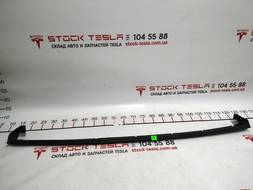 Уплотнитель стекла верхнего двери задней левой с металлическим кронштейном Tesla model X 1073246-S0- Киев - изображение 2