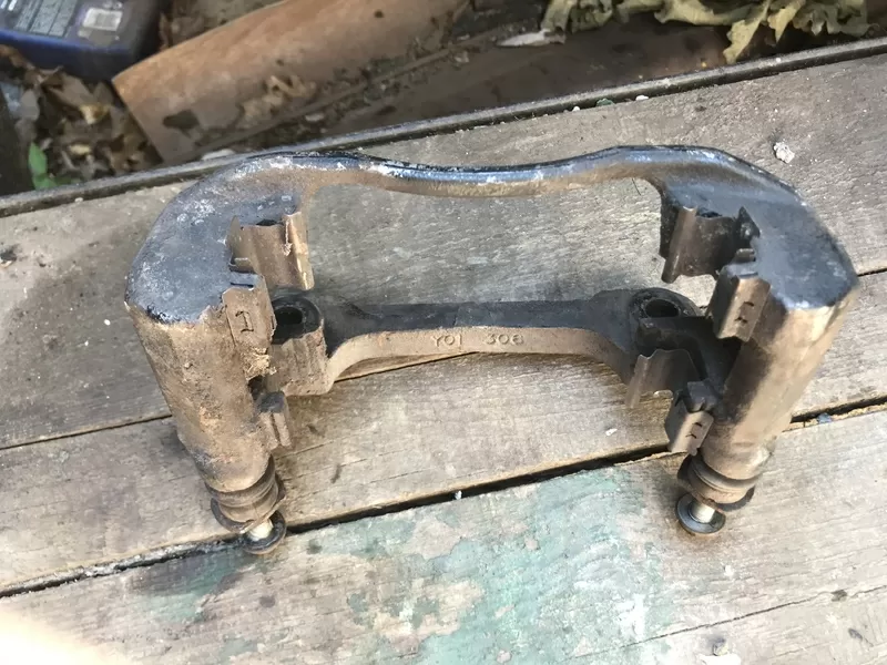 Бу скоба суппорта переднего Renault Megane Scenic 2, 7701207687, 7701208553 Кропивницький - зображення 1