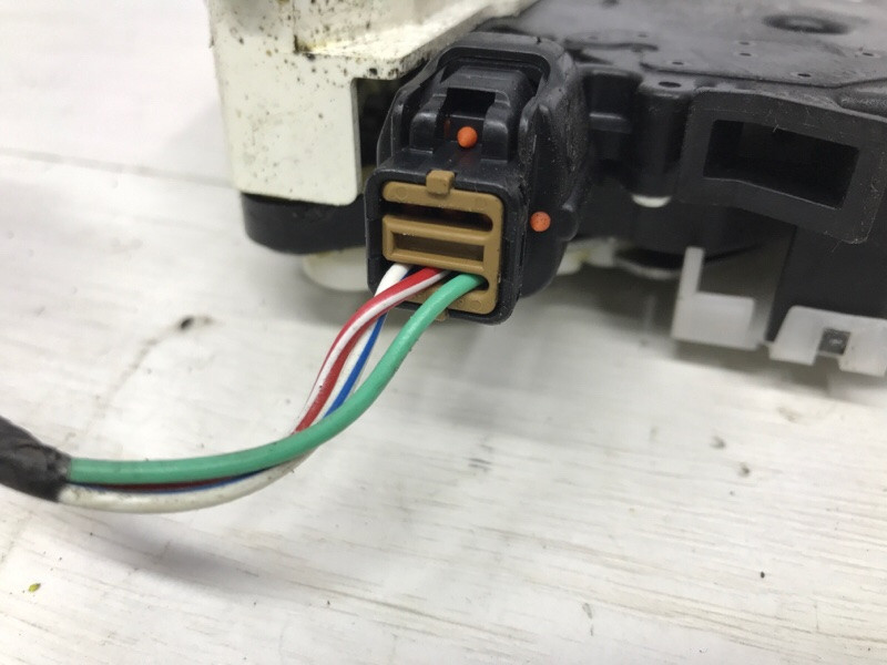 Замок двери задний правый Mitsubishi Outlander XL 2.2 DIESEL 4N14 2007 (б/у) Київ - зображення 4