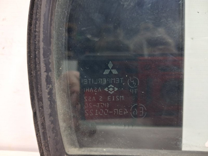 Стекло двери задней правой (форточка) Mitsubishi Lancer 9 1.6 БЕНЗИН 4G18 2003 (б/у) Киев - изображение 4