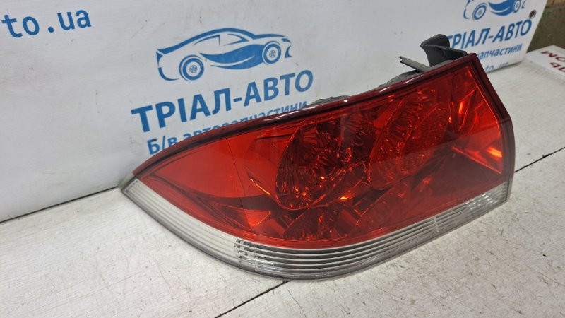 Фонарь задний внешний левый Mitsubishi Lancer 9 1.6 БЕНЗИН 4G18 2003 (б/у) Киев - изображение 2