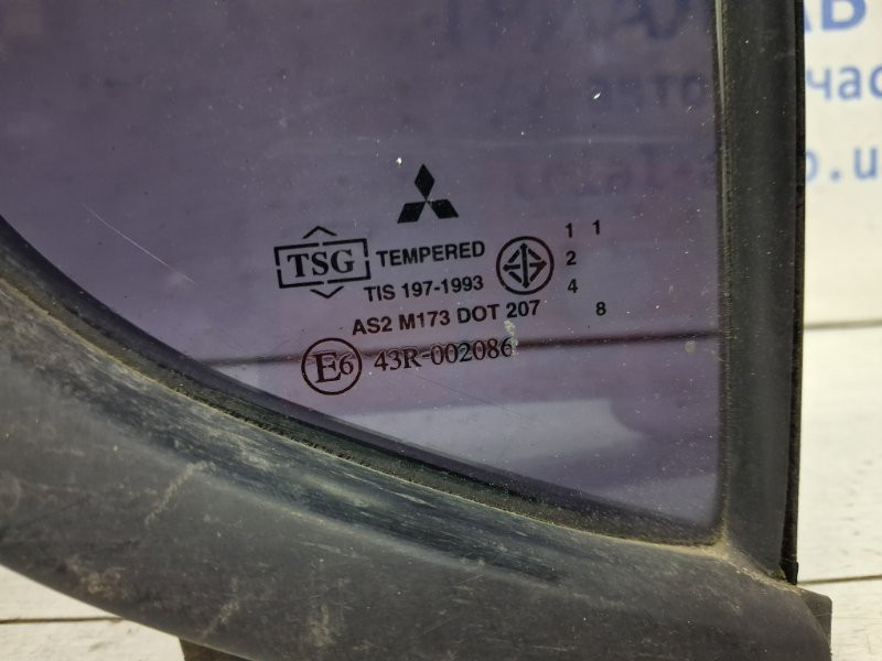 Стекло двери задней правой (форточка) Mitsubishi L200 KB 2.5 DIESEL 4D56 2006 (б/у) Київ - зображення 3