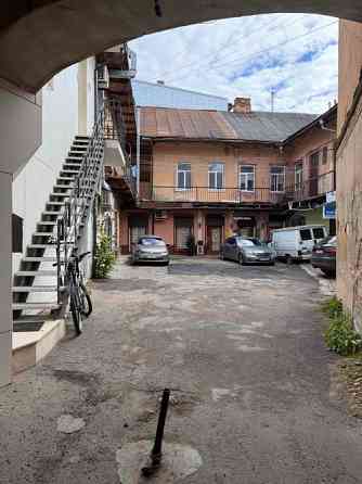 Продаж квартири 30 м², Мазепи, 1, центр, під офіс + приміщення 6 м² Івано-Франківськ