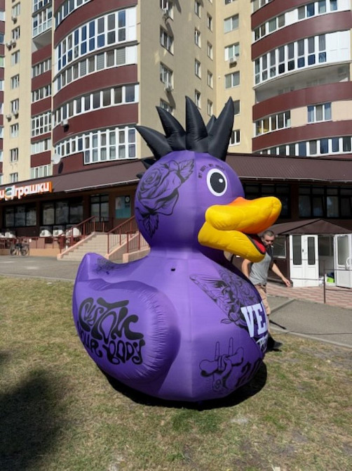 Человек машет на дороге, реклама в месте продаж 340 см Київ - зображення 2