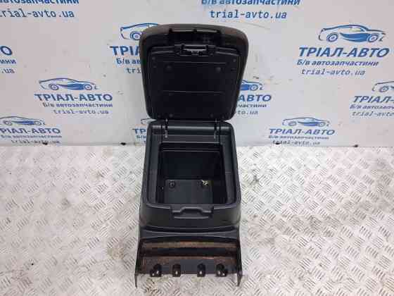 Подлокотник Mitsubishi Pajero Wagon 4 3.2 ДИЗЕЛЬ 4M41 2006 (б/у) Киев