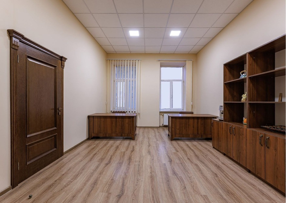 Офіс з ремонтом та меблями. Центр міста. Фасадний вхід. Без комісії Львов - изображение 5