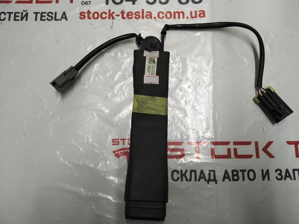 Замок ремня безопасности пассажирского сиденья Tesla model S 1013123-03-B Киев - изображение 1