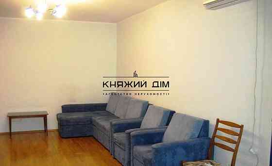 Комфортная, раздельная 2-х к. кв. возле ст. м. Минская. № 1180862 Київ