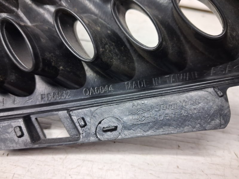 Решетка переднего бампера правая Nissan Juke F15 1.6 TURBO MR16DDT 2010 (б/у) Киев - изображение 5