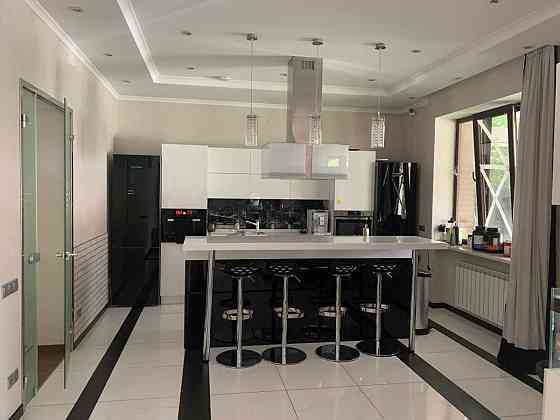 долгосрочная аренда 7-к дом Киево-Святошинский, Петропавловская Борщаговка, 3800 $/мес. 