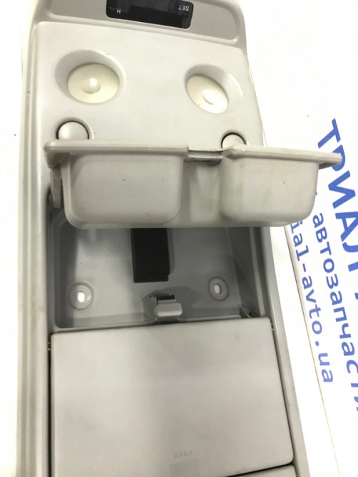 Плафон передний Mitsubishi Pajero Sport K9 2.5 DIESEL 4D56 1996 (б/у) Київ - зображення 6