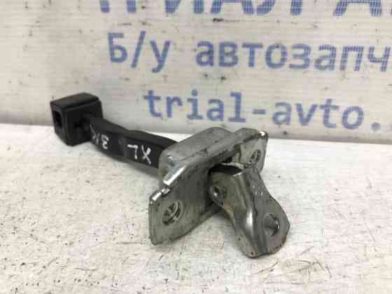 Ограничитель двери задний правый Mitsubishi Outlander XL 2.2 DIESEL 4N14 2007 (б/у) Київ