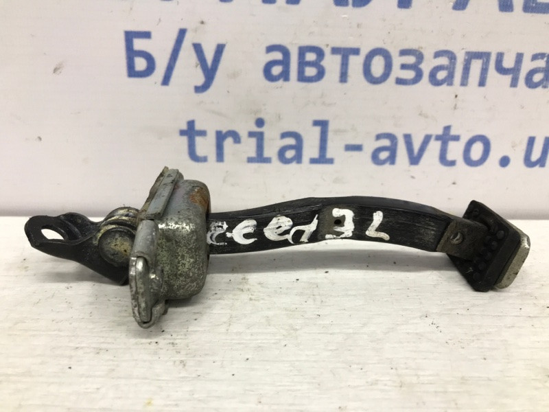 Ограничитель двери задний левый Kia Ceed ED 1.6 DIESEL D4FB 2006 (б/у) Киев - изображение 1