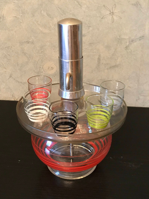 Винтажный графин для крепких напитков и вращающимся подносом с 5 рюмками. Дніпро - зображення 1