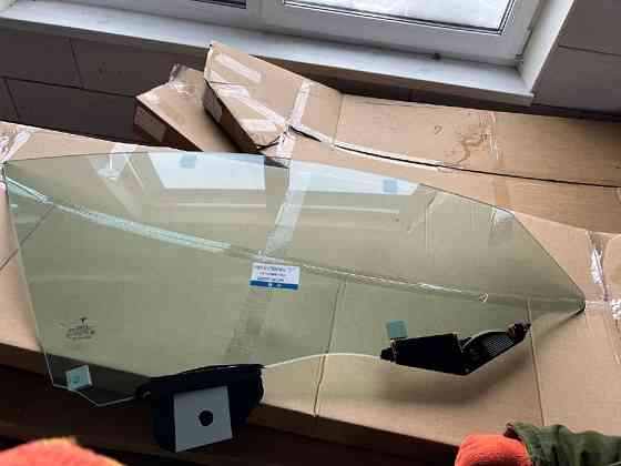 Скло двері передньої (подвійне)LH / RH Tesla Model Y Київ