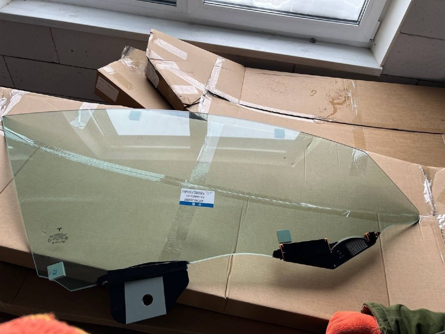 Скло двері передньої (подвійне)LH / RH Tesla Model Y Київ - зображення 2