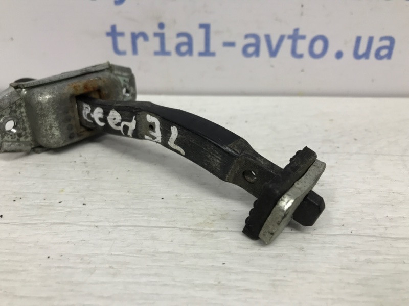 Ограничитель двери задний левый Kia Ceed ED 1.6 DIESEL D4FB 2006 (б/у) Киев - изображение 3