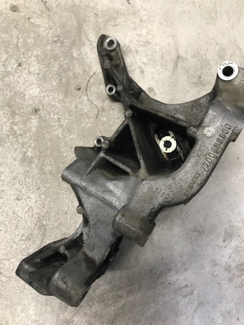 Бу кронштейн генератора Renault Laguna 1, 7700868800 Кропивницький - зображення 1