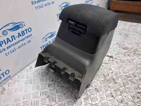 Подлокотник Mitsubishi Pajero Wagon 3 3.2 ДИЗЕЛЬ 4M41 1999 (б/у) Киев