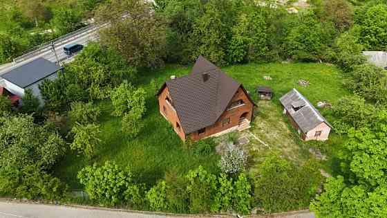 Триповерховий мансардний будинок в Яремче 240 м² Яремче