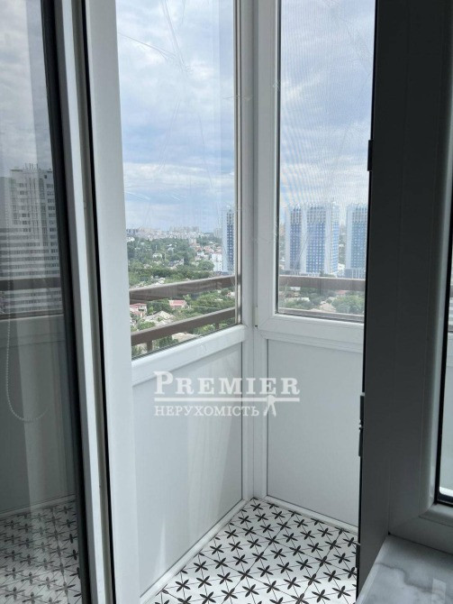 Пропонується до продажу простора трикімнатна квартира загальною площею 97 кв.м. Одеса - зображення 2