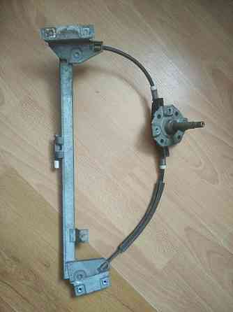 Склопідйомник скла 443839400 задньої правої двері Ауді-100 Вінниця