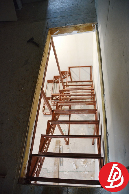 Каркас лестницы на второй этаж."Броневик" Днепр Дніпро - зображення 3