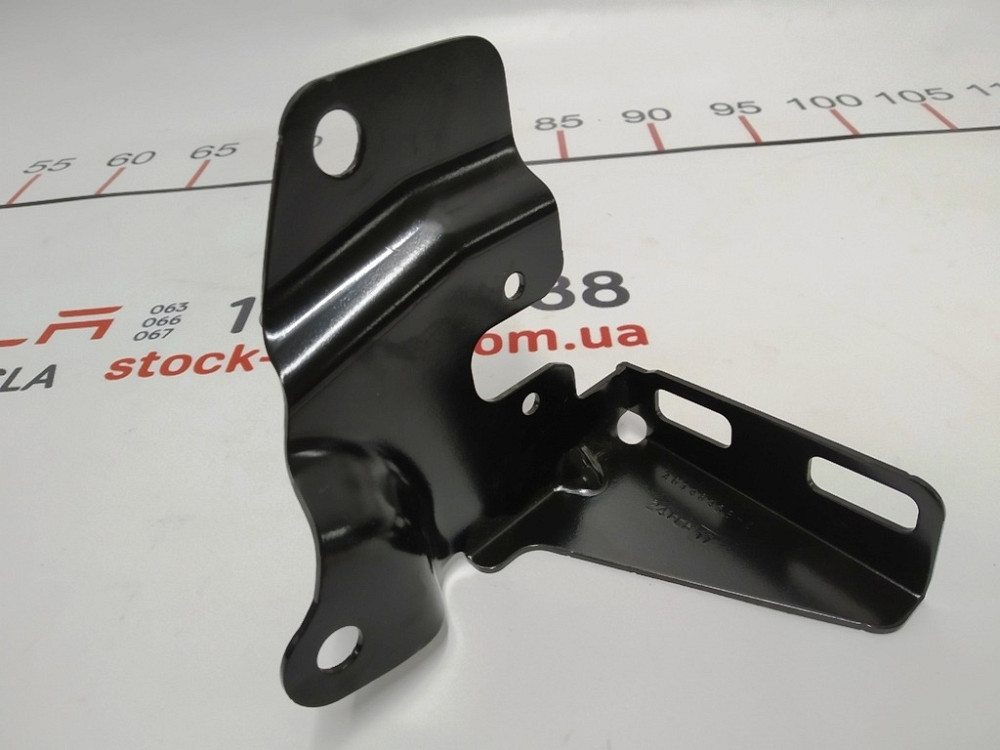 Кронштейн сиденья второго ряда правый AWD Tesla model S, model S REST 1006863-00-B Київ - зображення 3