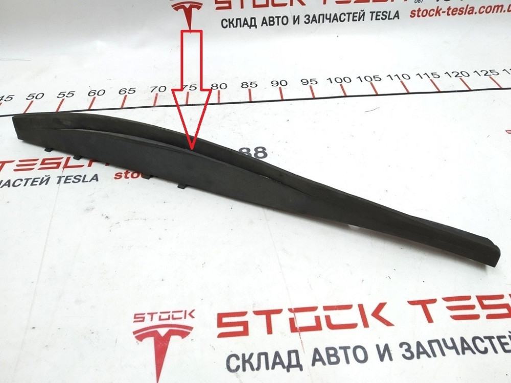 Задний молдинг (плавник) защиты двигателя левый малый с повреждением Tesla model S 6008186-00-D Киев - изображение 2