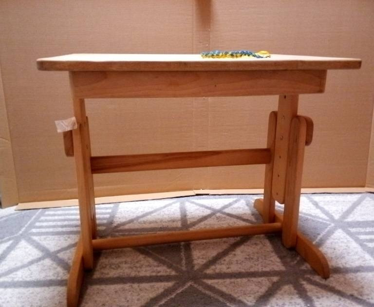 Комплект ARINWOOD парта та стілець регульовані Гравіювання 04-031 Київ - зображення 2