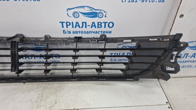 Решетка бампера центральная Renault Megane 3 1.5 DIESEL K9K 2008 (б/у) Київ - зображення 5