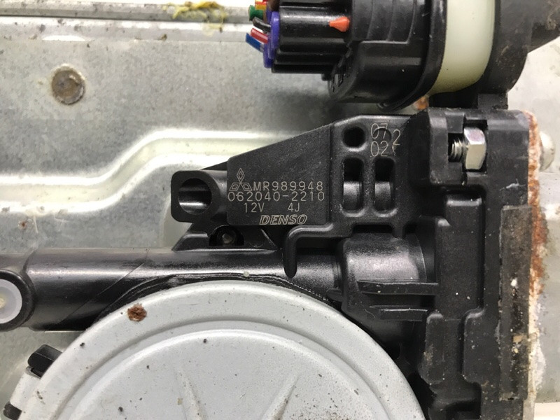 Стеклоподъемник задний левый Mitsubishi Pajero Wagon 4 3.2 ДИЗЕЛЬ 4M41 2006 (б/у) Київ - зображення 4