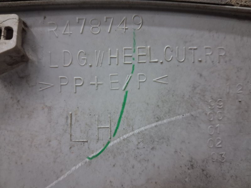 Накладка крыла Mitsubishi Pajero Wagon 3 3.2 ДИЗЕЛЬ 4M41 1999 задн. лев. (б/у) Киев - изображение 4