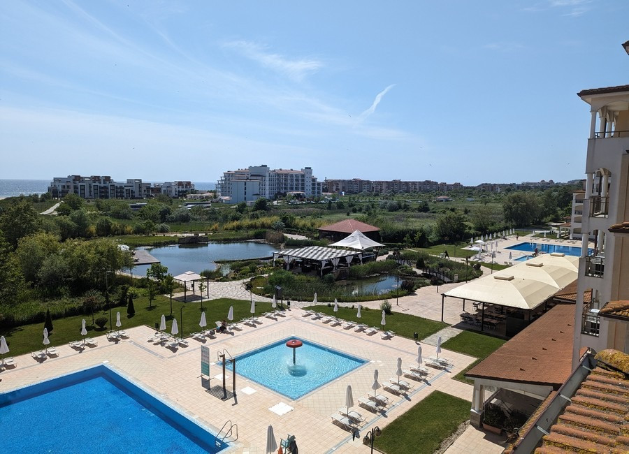 Просторная 2-х ком квартира в комфортабельном комплексе у моря, в г. Обзор (Болгария) Одеса - зображення 1