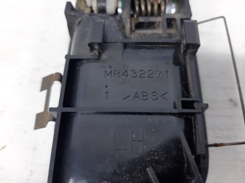 Ручка двери внутренняя левая Mitsubishi Pajero Wagon 4 3.2 ДИЗЕЛЬ 4M41 2006 (б/у) Київ - зображення 3