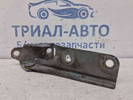 Петля капота правая Mitsubishi Pajero Wagon 3 3.2 ДИЗЕЛЬ 4M41 1999 (б/у) Київ