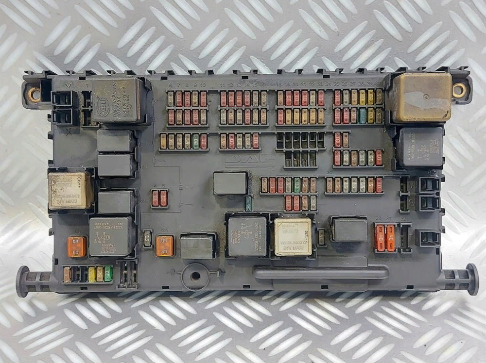 1913235 Блок предохранителей DAF XF 106 Euro 6 1925270 Львов - изображение 1