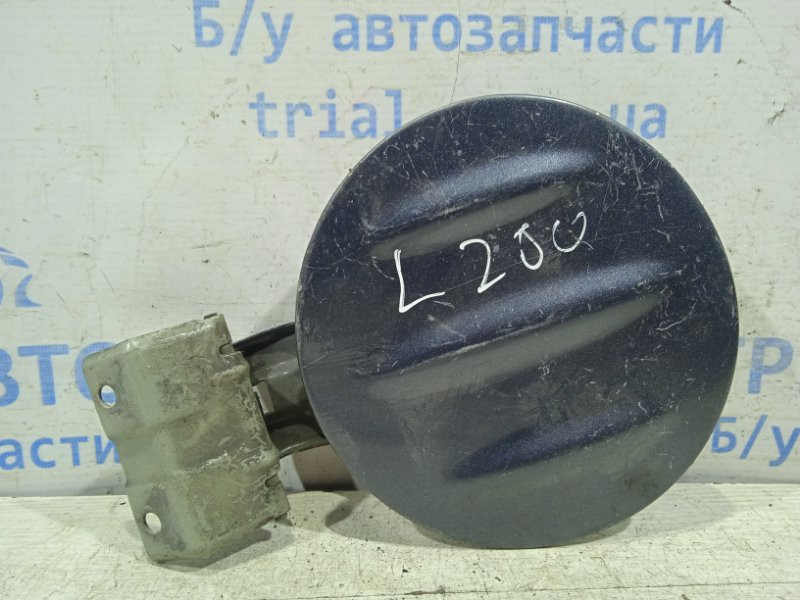 Лючок бака Mitsubishi L200 KB 2.5 ДИЗЕЛЬ 4D56U 2006 (б/у) Киев - изображение 1