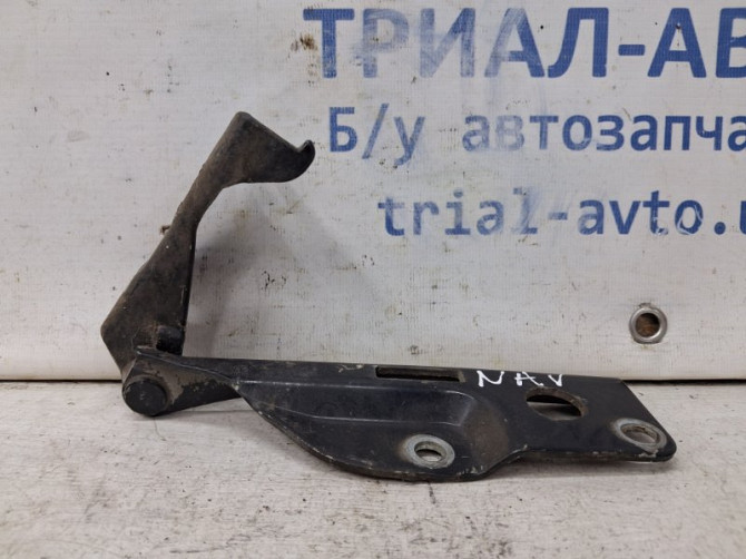 Петля капота правая Nissan Navara D40 2.5 DIESEL YD25DDTI 2004 (б/у) Київ - зображення 1