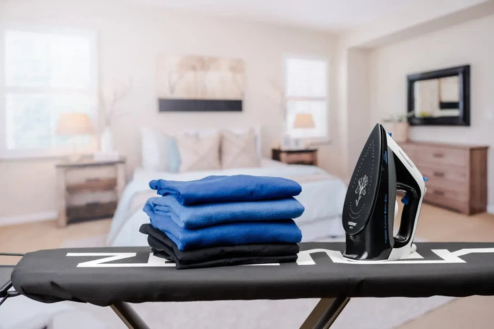 Утюг Zelmer ZIR3100 3000 Вт черный Київ - зображення 5