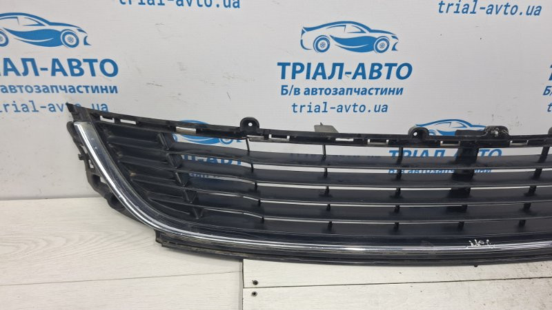 Решетка бампера центральная Renault Megane 3 1.5 DIESEL K9K 2008 (б/у) Київ - зображення 3