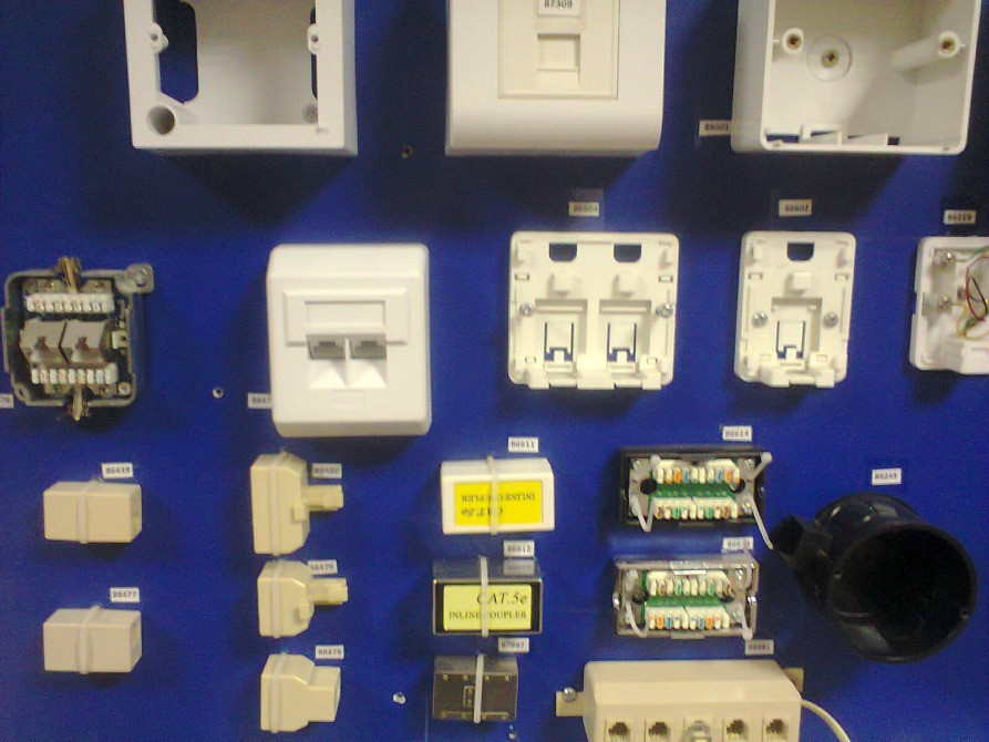 Пасивне мережеве обладнання: кабелі, патч-панелі, шафи, стійки та комплектуючі Киев - изображение 4