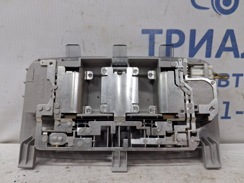 Плафон задний Toyota Avensis T25 2.0 DIESEL 1ADFTV 2002 (б/у) Київ - зображення 2