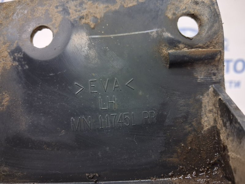 Брызговик задний левый Mitsubishi L200 KB 2.5 DIESEL 4D56 2006 (б/у) Київ - зображення 4