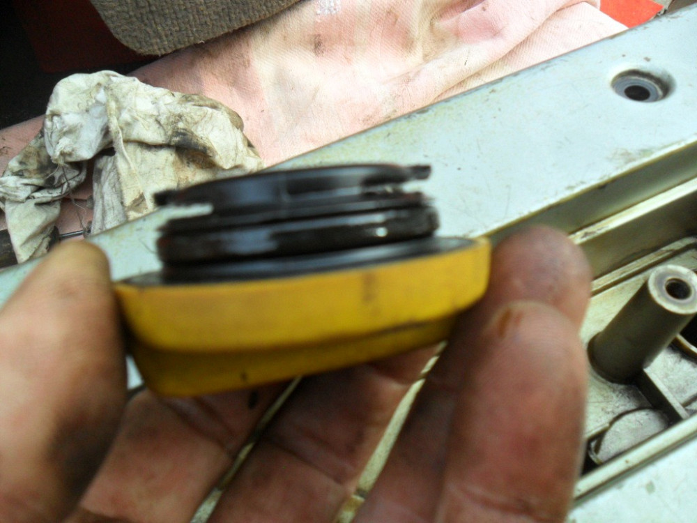 GM 90412508, Кришка маслозаливної горловини Опель Фронтера, Синтра Вінниця - зображення 11