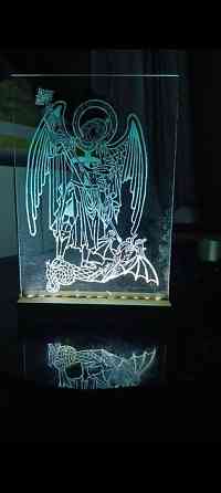 Портрети та картини вирізані на склі Киев