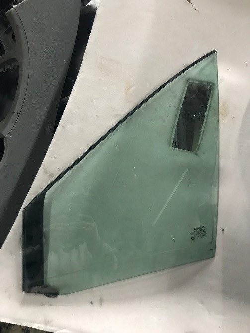 Б/у стекло глухое передней левой двери Renault Scenic 2, 8200120908 Кропивницький - зображення 1