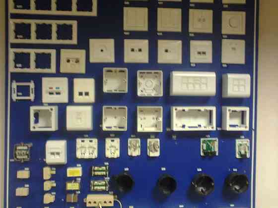 Пасивне мережеве обладнання: кабелі, патч-панелі, шафи, стійки та комплектуючі Київ