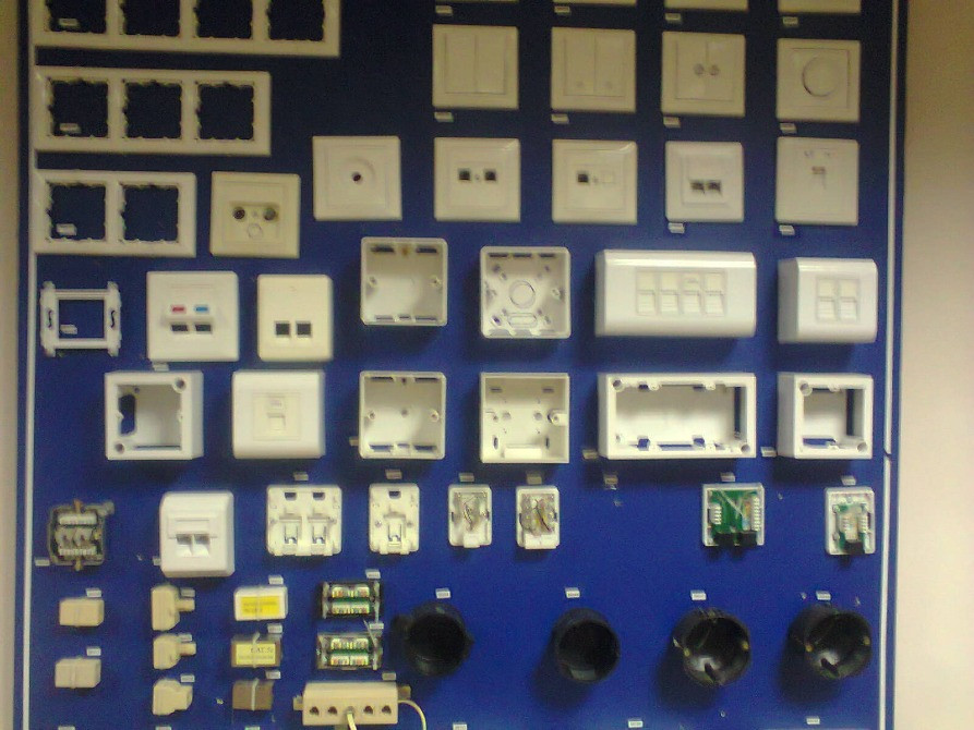 Пасивне мережеве обладнання: кабелі, патч-панелі, шафи, стійки та комплектуючі Киев - изображение 3