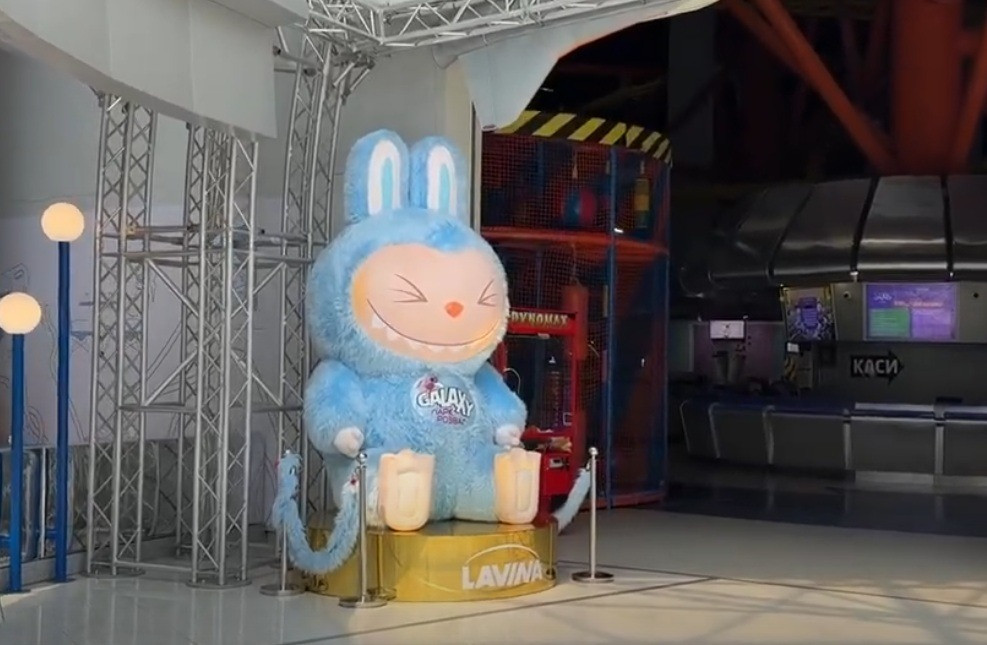 Лабубу надувной 5 м для создания образа компании увеличения продаж Киев - изображение 2